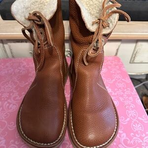 Duckfeet Arhus In Nut size 39. Worn once, just like new